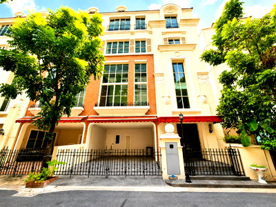 เช่าทาวน์โฮม ถนนเพชรบุรี กรุงเทพฯ : 🏡 ทาวน์โฮมหรูสไตล์อังกฤษให้เช่า 4 ห้องนอน 6 ห้องน้ำ📍 บ้านกลางกรุง ทองหล่อ