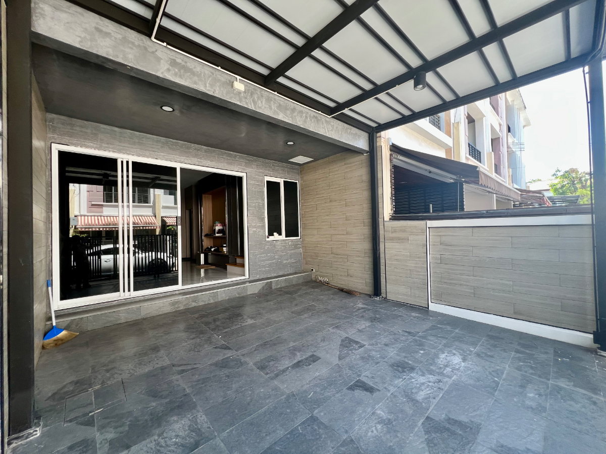 รูป ให้เช่า Baan Klang Muang S-Sense Rama 9 – Ladprao ทาวน์โฮมหลังมุม รีโนเวทใหม่ Built-in ทั้งหลัง พร้อมเข้าอยู่ ใกล้โรงเรียนนานาชาติฝรั่งเศส กรุงเทพ - รูปที่ 2/36
