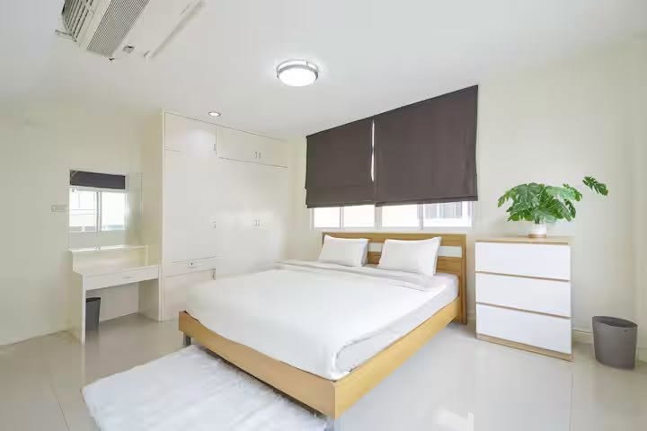 picture 📢 5-Bedroom Single House for Rent near Emporium - 12/34