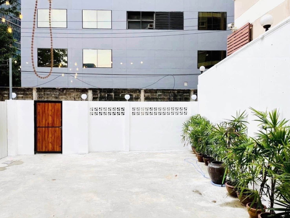 รูป 🏠 ขาย บ้านใหม่ ทำเลทองสาทร! 🏠 - รูปที่ 15/17