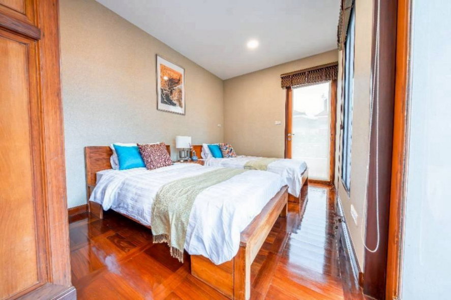 รูป For sale Luxury Thai-Style Pool Villa in Jomtien, Pattaya Special Price: THB 24.9 Million - รูปที่ 8/12