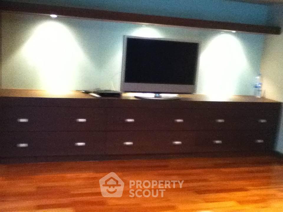 รูป คอนโด 2 ห้องนอน 191 ตร.ม. ชั้น 1 Urbana Sukhumvit 15 ใกล้ BTS นานา (ID 510159) - รูปที่ 4/6