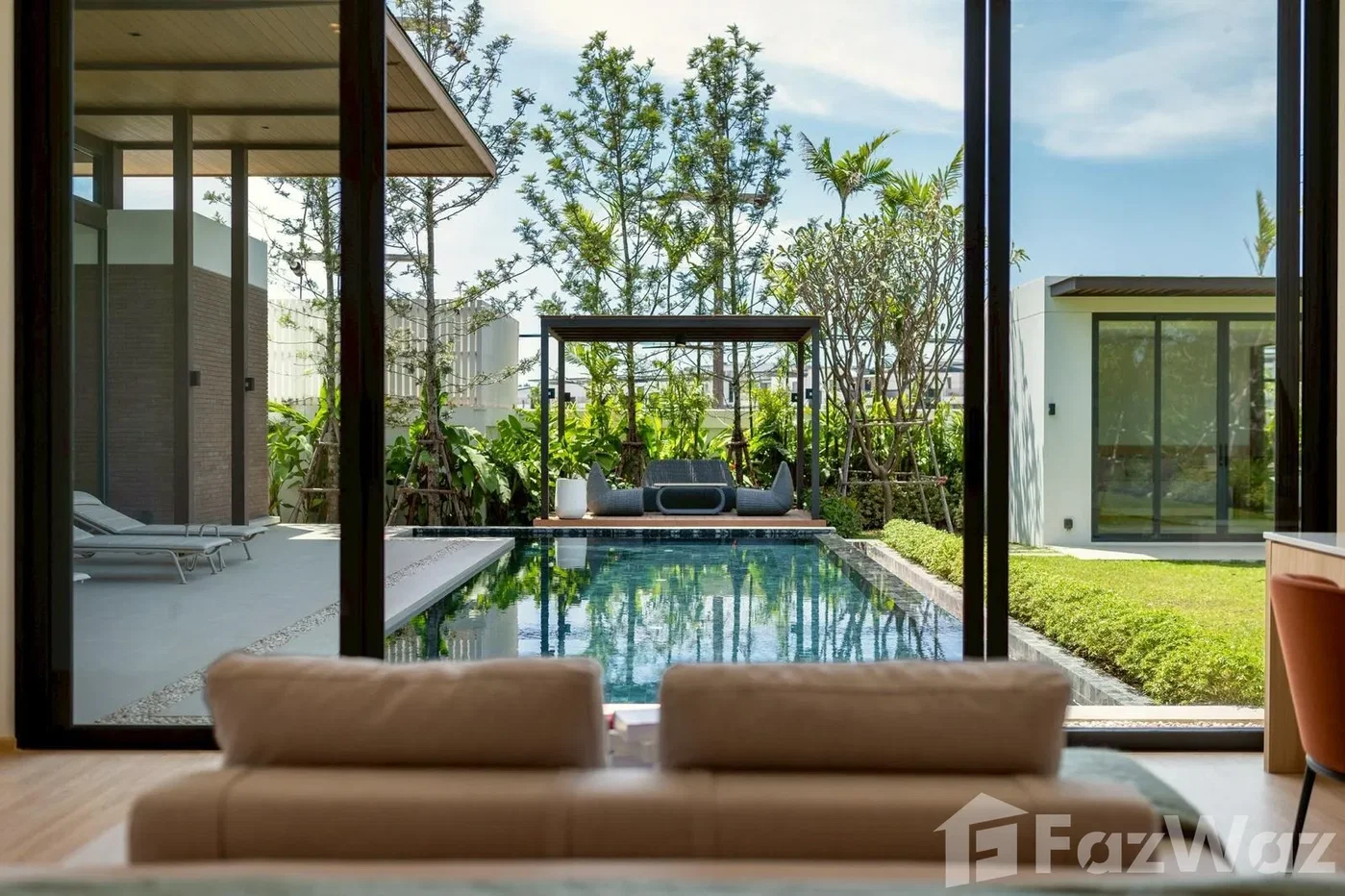 รูป วิลล่าให้เช่า 4 ห้องนอน ในโครงการ Boat Avenue Residence 5876314 - รูปที่ 1/18