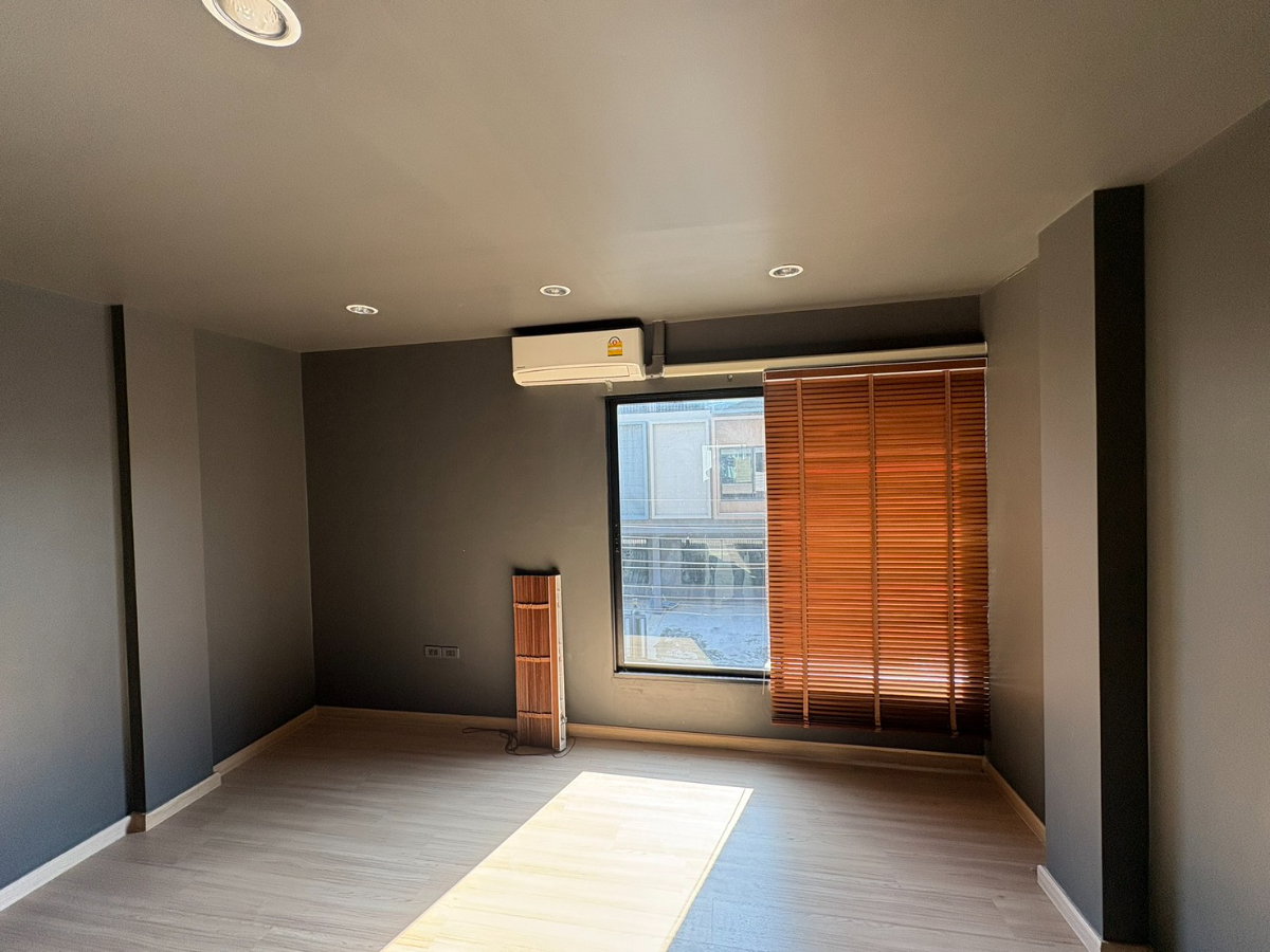 รูป ขาย เช่าทาวน์โฮมออฟฟิศ 2 คูหา โครงการ Haus Clover แจ้งวัฒนะ - ราชพฤกษ์ 3 ชั้นครึ่ง บ้านแฝด ( 2 อาคารเชื่อมหากัน )  - รูปที่ 10/14