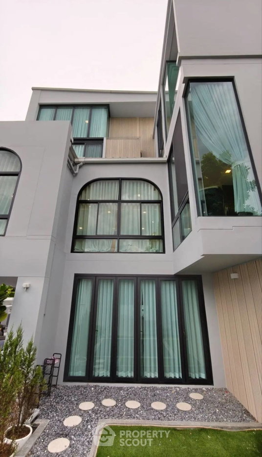 รูป บ้านเดี่ยว 5 ห้องนอน ขาย ใน Vive Krungthep Kreetha บางกะปิ กรุงเทพ (ID 2416542) - รูปที่ 1/27