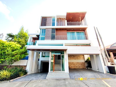 Houses for rent Chiang Mai :  Luxury 3-Storey Modern Pool Villa for Rent with Private Swimming Pool