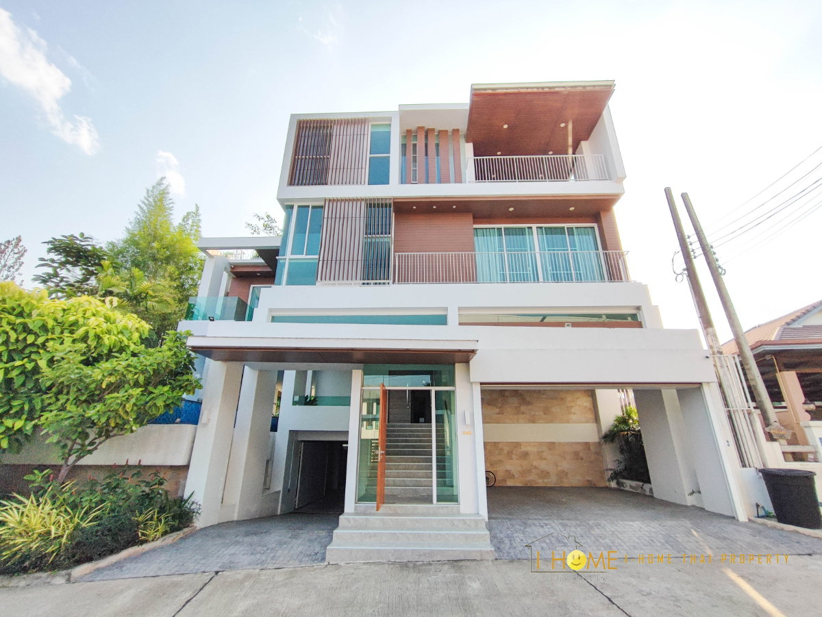 รูป ให้เช่า Luxury Pool Villa 3 ชั้น พร้อมสระว่ายน้ำส่วนตัว สไตล์ Modern #A1-V0018 - รูปที่ 1/46
