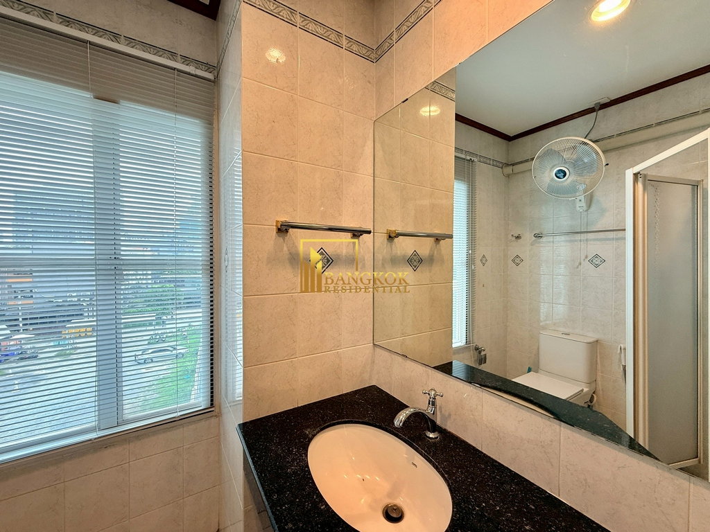 picture Baan Klang Krung | Spacious 4 Bedroom Townhouse in Thonglor - BR49091TH - 33/51