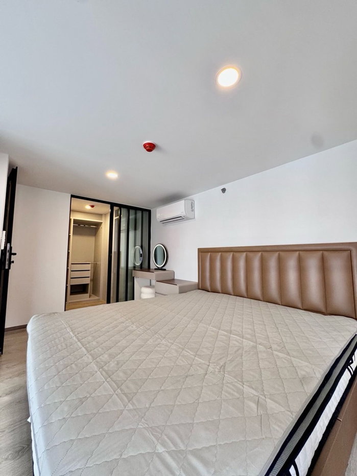 รูป 🔥 SOHO Bangkok Ratchada ห้อง Duplex 2 ห้องนอน ชั้น 17 เพียง 38,000 บาท ✨ 48 ตร.ม. เพดานสูง ใกล้ MRT ห้วยขวาง และ Central Rama 9 พร้อมเข้าอยู่ 🏙️ - รูปที่ 9/18