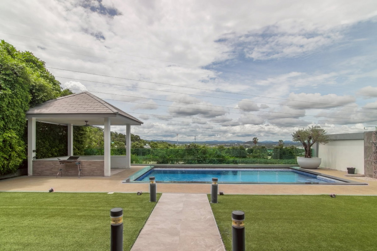 picture Luxury 1-Storey Modern Pool Villa for Sale on Pattaya Hilltop - Panoramic Views - 2/23