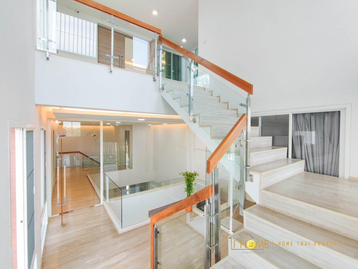 รูป ให้เช่า Luxury Pool Villa 3 ชั้น พร้อมสระว่ายน้ำส่วนตัว สไตล์ Modern #A1-V0018 - รูปที่ 45/46