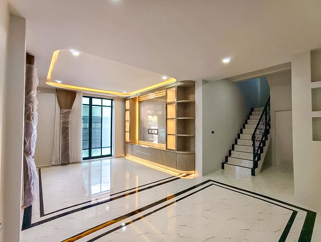 picture House for Sale Nong Pla Lai East Pattaya 4Bedroom - 1/15