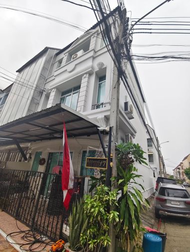 3-bed townhouse for sale, 24.6 sq wah, Baan Klang Muang Srinakarin - Onnut