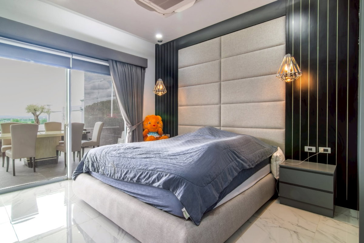 picture Luxury 1-Storey Modern Pool Villa for Sale on Pattaya Hilltop - Panoramic Views - 6/23