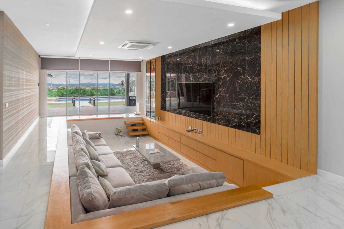 picture Luxury 1-Storey Modern Pool Villa for Sale on Pattaya Hilltop - Panoramic Views - 3/23