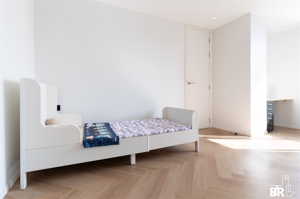 picture Book quickly before the room is gone!! JC Tower - 9/10