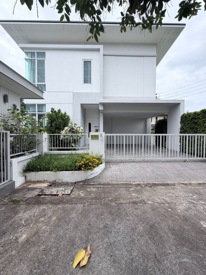 picture  Luxury 2-Storey Pool Villa for Sale – 4 Bedrooms with Private Swimming Pool - 1/23