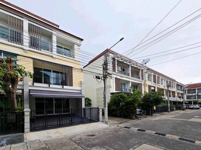 3-bed townhouse for sale, 20.3 sq wah, Baan Klang Muang Urbanion Kaset - Nawamin 2