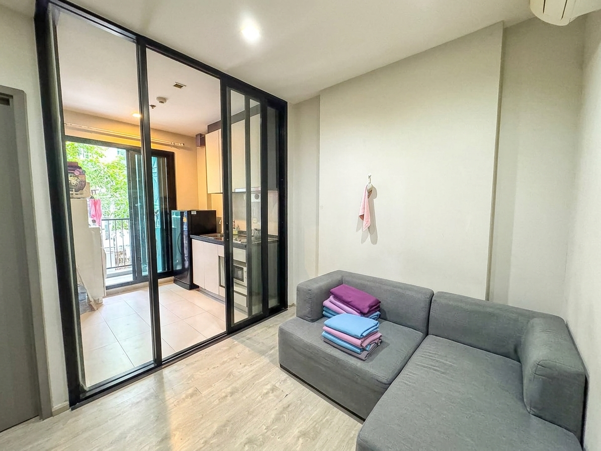 picture The Base Central Pattaya for Sale 1Bedroom Pool View Unit - 1/6