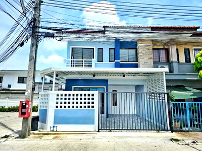 Townhouses for sale Samut Prakarn : 🔥 For Sale – Thanyada Parkview 6 Praksa - Theparak | Corner Townhouse Facing the Park | Great for Living or Business