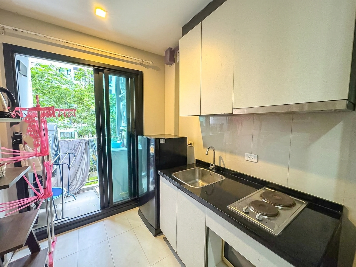 picture The Base Central Pattaya for Sale 1Bedroom Pool View Unit - 2/6