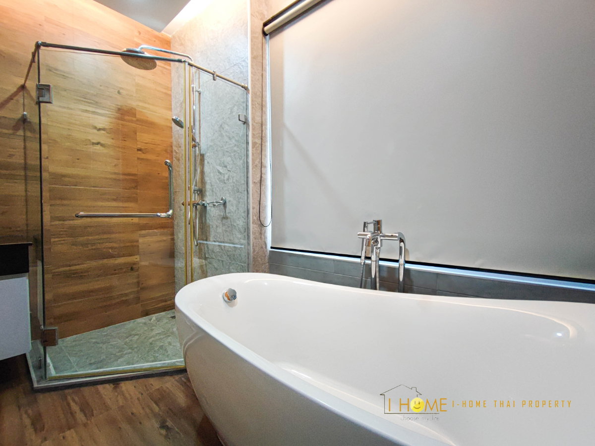 รูป ให้เช่า Luxury Pool Villa 3 ชั้น พร้อมสระว่ายน้ำส่วนตัว สไตล์ Modern #A1-V0018 - รูปที่ 32/46
