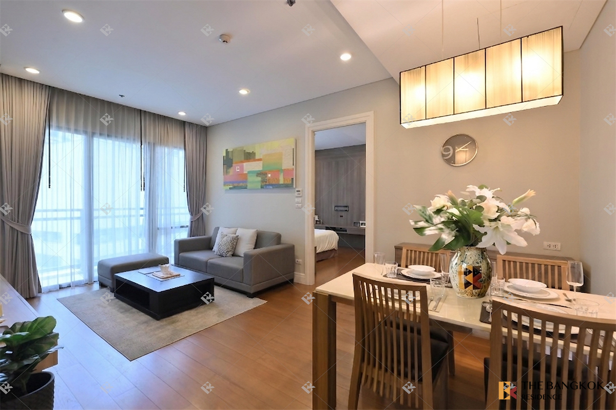 picture Bright 24 New Experience with a Condo in Prime Location - 8/10