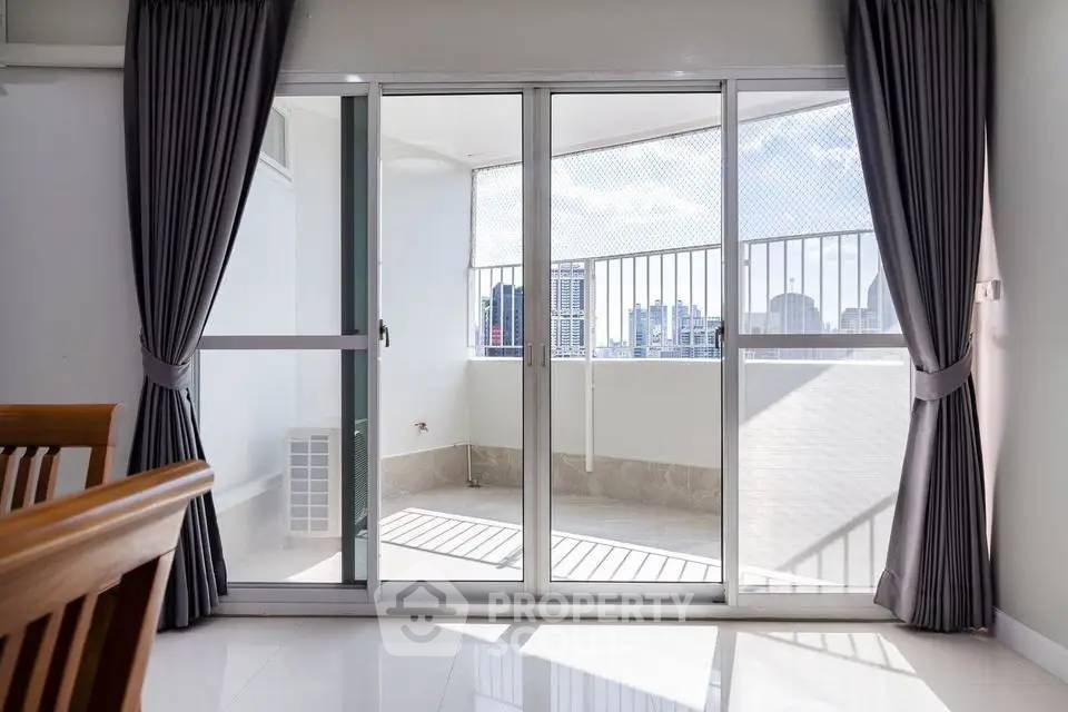 รูป คอนโด 3 ห้องนอน ชั้น 23 ขนาด 223 ตร.ม. ที่ Fifty Fifth Tower Thong Lor • ใกล้ BTS ทองหล่อ 200 ม. (ID 3051753) - รูปที่ 8/30