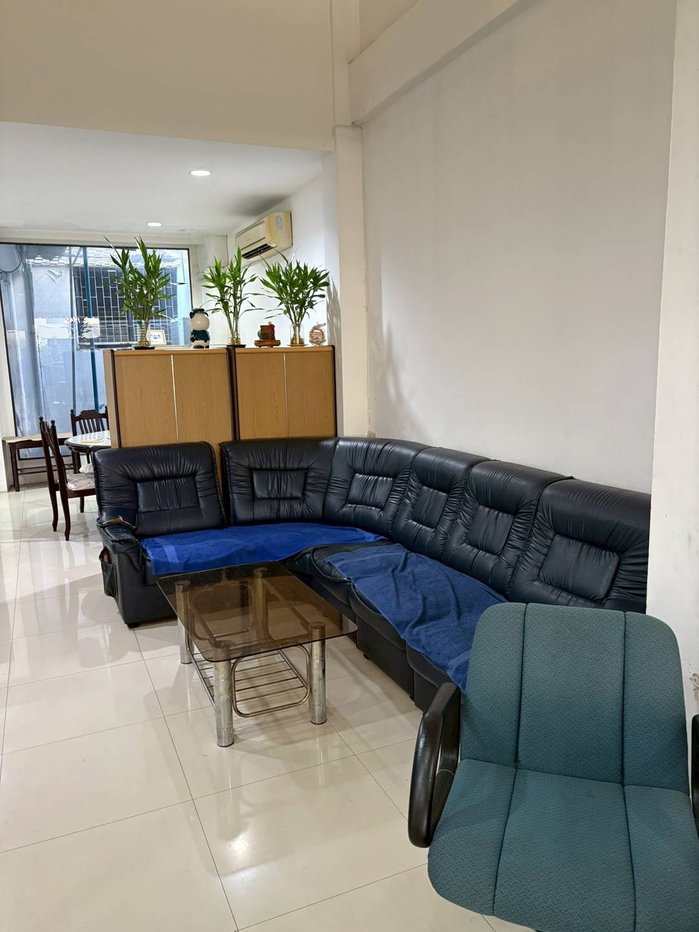 รูป  ทาวน์โฮม  3 ห้องนอน ซอย จันทน์ 2 ( ซอย ไวตี ) ใกล้ แมคโคร สาทร Ref. A17260602 - รูปที่ 1/12