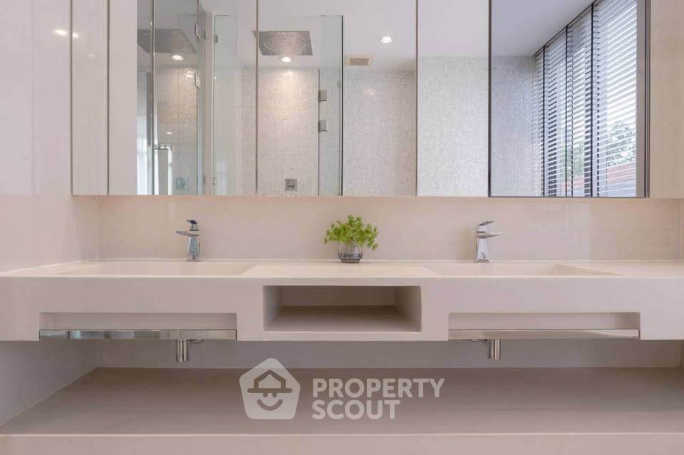 picture 2-BR 137 Sqm Condo In Vittorio Sukhumvit 39, 100m to BTS Phrom Phong (ID 3054122) - 21/38