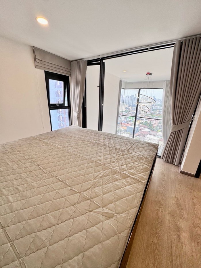 รูป 🔥 SOHO Bangkok Ratchada ห้อง Duplex 2 ห้องนอน ชั้น 17 เพียง 38,000 บาท ✨ 48 ตร.ม. เพดานสูง ใกล้ MRT ห้วยขวาง และ Central Rama 9 พร้อมเข้าอยู่ 🏙️ - รูปที่ 2/18