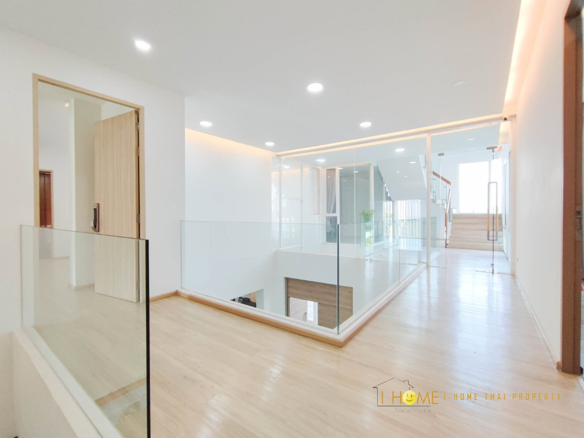 รูป ให้เช่า Luxury Pool Villa 3 ชั้น พร้อมสระว่ายน้ำส่วนตัว สไตล์ Modern #A1-V0018 - รูปที่ 25/46