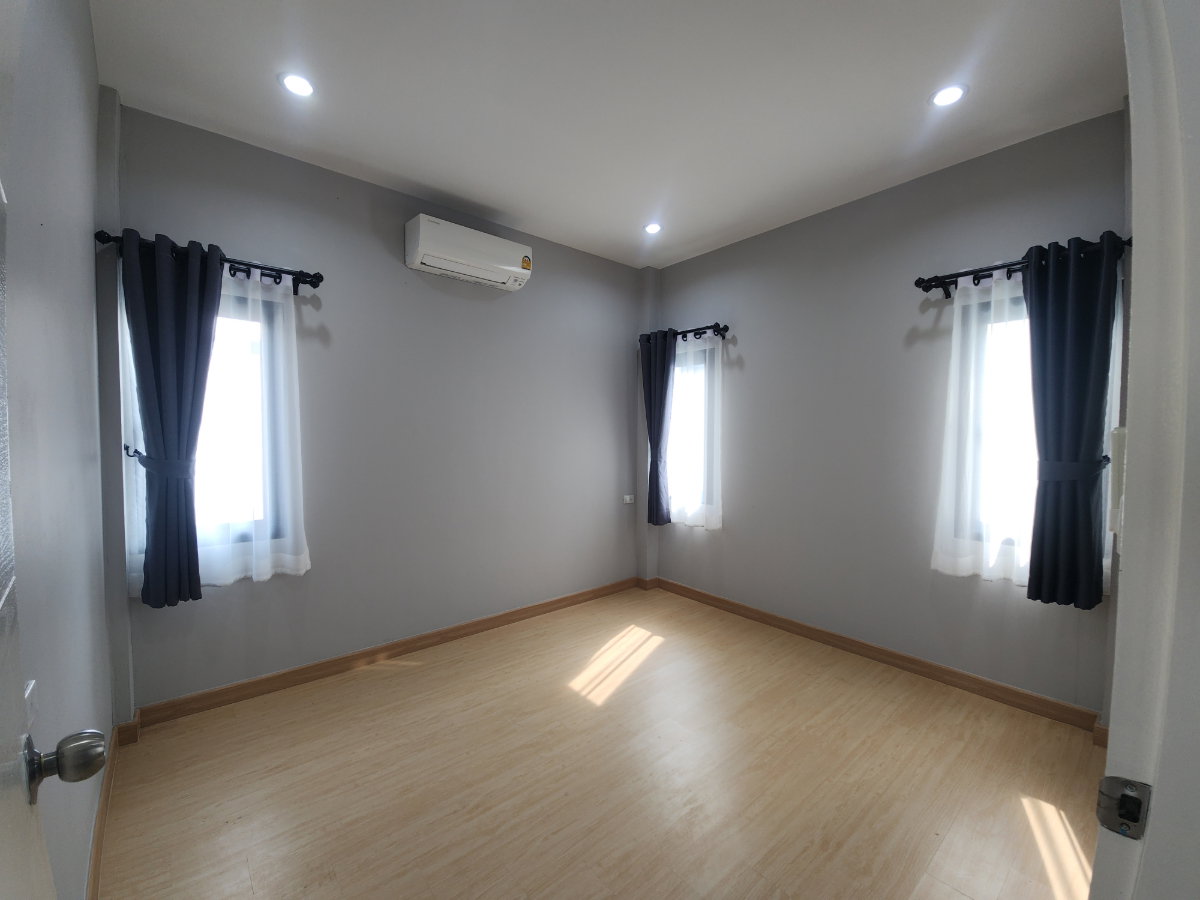 picture Detached House for Sale, Yo House Hua Thale, Korat | Corner Plot 79.5 sq.w. - 9/14