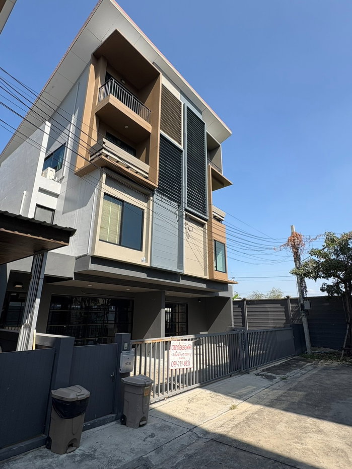 รูป ขาย เช่าทาวน์โฮมออฟฟิศ 2 คูหา โครงการ Haus Clover แจ้งวัฒนะ - ราชพฤกษ์ 3 ชั้นครึ่ง บ้านแฝด ( 2 อาคารเชื่อมหากัน )  - รูปที่ 2/14