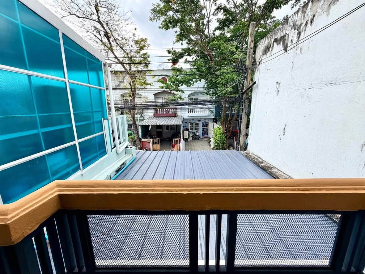รูป 🔥ขาย ทาวน์เฮ้าส์ 2 ชั้น หมู่บ้านปรีชา 8 ซอยหัวหมาก 27 (ถนนรามคำแหง 24) รีโนเวทใหม่เอี่ยมทั้งหลัง ทำเลดี เชื่อมต่อรถไฟฟ้า ราคาดีพร้อมจบฟรีค่าโอน! - รูปที่ 5/18