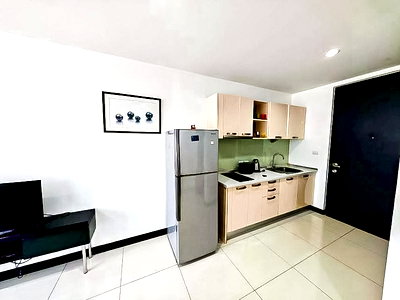 Condos for sale : South Beach for Sale Studio Condo Pratumnak Hill