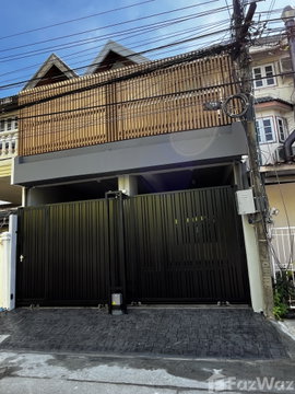 3 Bedroom Townhouse for sale in Nong Bon, Bangkok 1708932