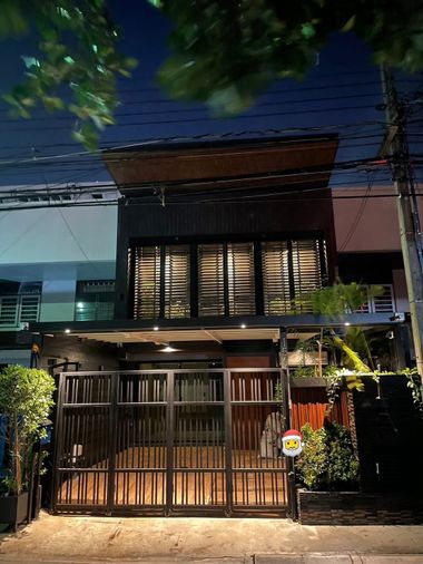 ให้เช่าทาวน์โฮม 3 ห้องนอน 220 ตร.ม. 27 ตร.ว. เขตบางกะปิ