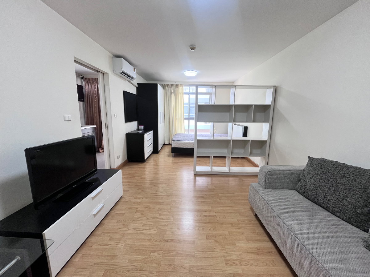 picture Budget-Friendly Condo Near BTS On Nut - 1/7