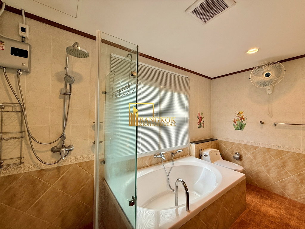 picture Baan Klang Krung | Spacious 4 Bedroom Townhouse in Thonglor - BR49091TH - 29/51