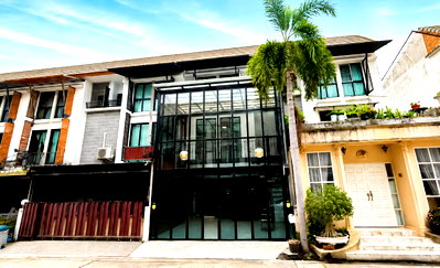 ทาวน์โฮม ม.ศรีปทุม :  ทาวน์โฮม 3 ชั้น GARAGE HOUSE   โ ค ร ง ก า ร : อ า รี ย า โ ม ว า เ ก ษ ต ร