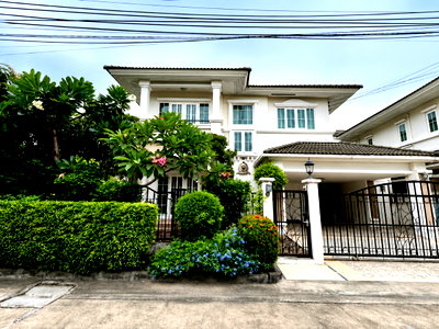 Houses for sale Nak Niwat Road : Detached House for Sale | Krongthong Pavilion Ladprao 71 Spacious Family Home | 63.6 sq.wah | Prime Inner-City Location | Excellent Value