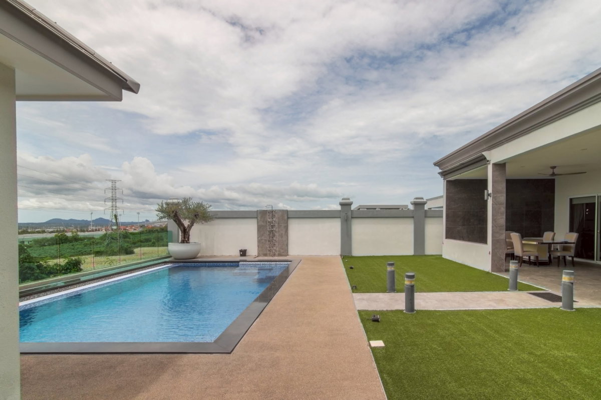 picture Luxury 1-Storey Modern Pool Villa for Sale on Pattaya Hilltop - Panoramic Views - 19/23