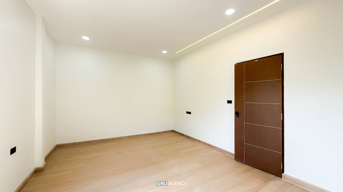 รูป  ทาวน์เฮ้าส์ 2 ชั้น รีโนเวทใหม่ โชคชัย 4 แยก 3 - รูปที่ 12/23