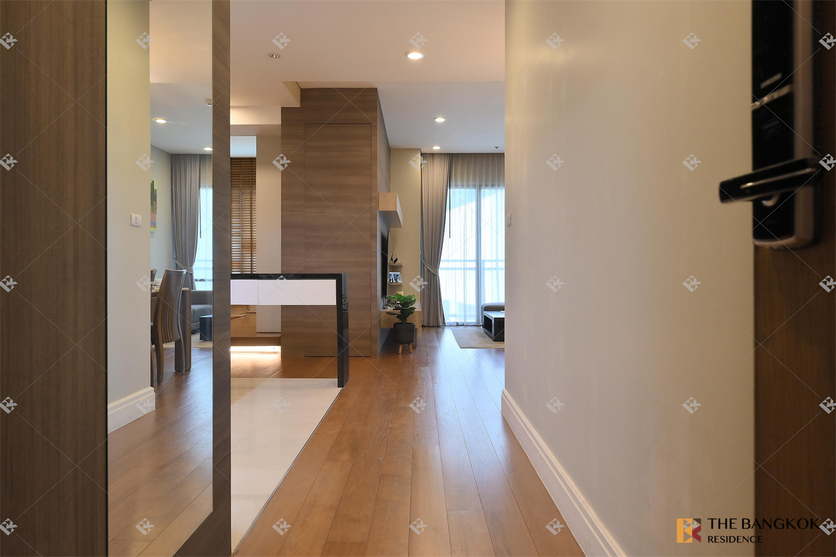 picture Bright 24 New Experience with a Condo in Prime Location - 5/10
