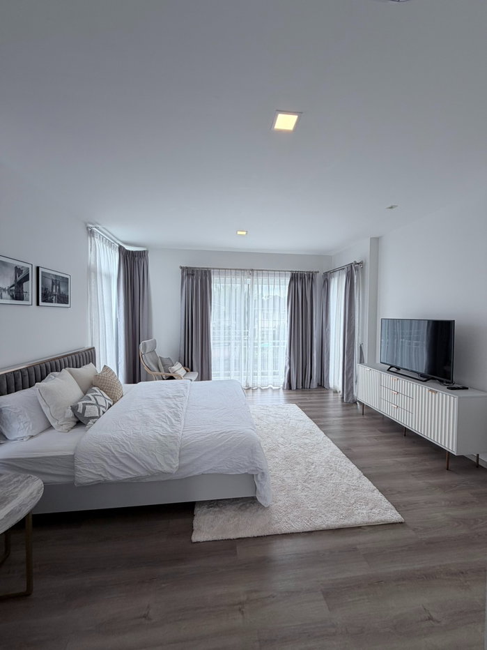 picture  Luxury 2-Storey Pool Villa for Sale – 4 Bedrooms with Private Swimming Pool - 9/23