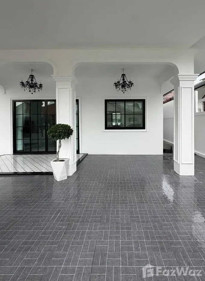 picture Modern Home with Premium Free Upgrades in a Prime Location 6543671 - 28/35