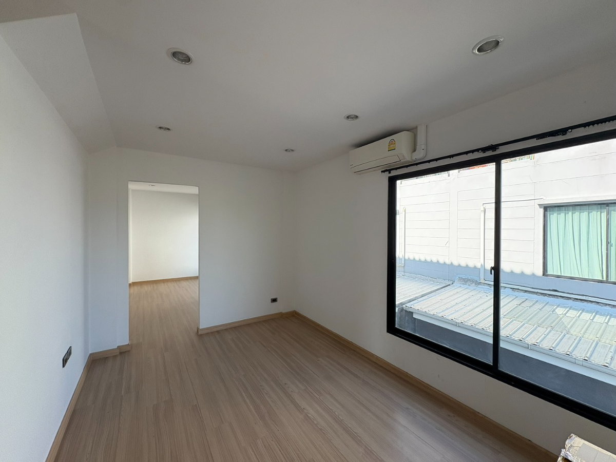 รูป ขาย เช่าทาวน์โฮมออฟฟิศ 2 คูหา โครงการ Haus Clover แจ้งวัฒนะ - ราชพฤกษ์ 3 ชั้นครึ่ง บ้านแฝด ( 2 อาคารเชื่อมหากัน )  - รูปที่ 9/14