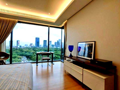 คอนโดให้เช่า : Sindhorn Tonson | Lumpini Park is Your Backyard. Ultimate 87 Sq.m. 1BR at Sindhorn Tonson. #2026062414917