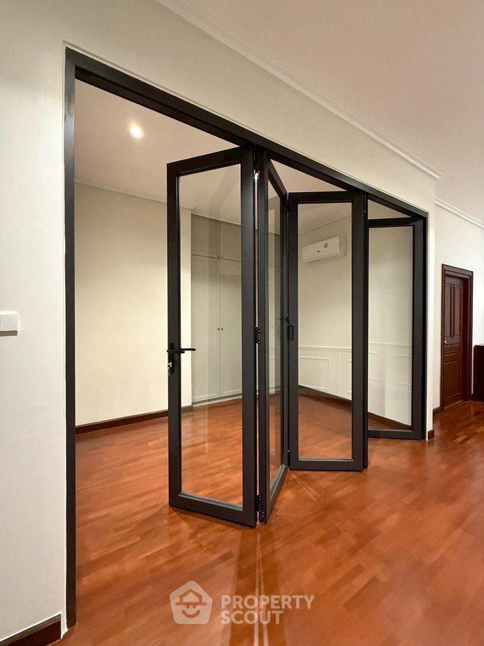 รูป คอนโด 3 ห้องนอน 180 ตร.ม. Newton Tower คอนโดมิเนียม ชั้น 25 วิวสูง ใกล้ BTS นานา 200 ม. (ID 2964532) - รูปที่ 13/20